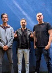 Los exintegrantes de PXNDX, Arturo Arredondo, Ricky Treviño y Jorge “Kross” Vázquez, presentan su proyecto Desierto Drive y comparten detalles de su nuevo sencillo Baja Religión, su evolución musical y planes para 2025