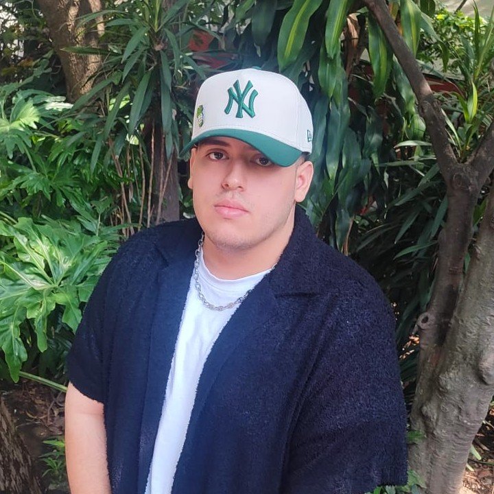 El rapero mexicano Eduardo III presenta Volumen 1 con Babilonia Music. En entrevista, revela su inspiración, colaboraciones y cómo la música es su forma de expresión.