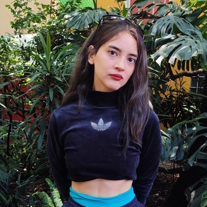 La cantautora mexicana Kokô Cecê regresa con Universa, un álbum que mezcla exploración lírica y sonidos conceptuales. Presentará el disco el 31 de octubre en un show 360 en el Foro La Paz.