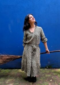 La cantautora mexicana Madame Récamier estrena Caprichos este 21 de agosto. Un álbum que rompe estructuras, mezcla influencias familiares y celebra 15 años de trayectoria musical.