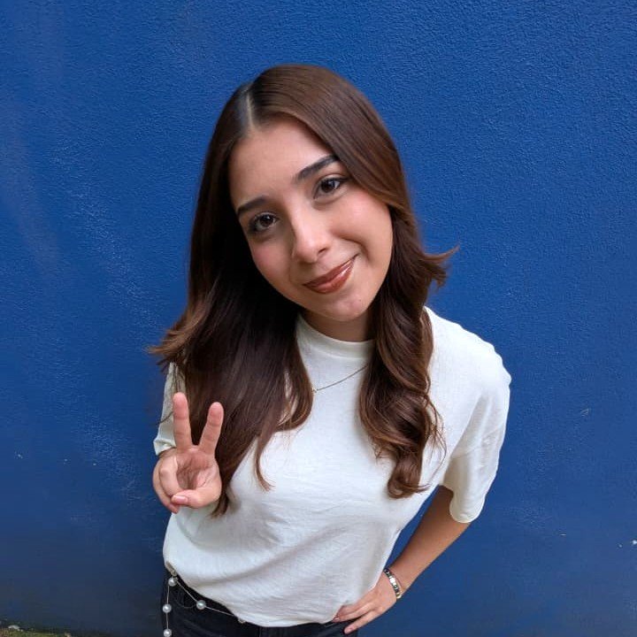 La cantante mexicana Nana Bersa cumple seis años en la música y presenta una nueva etapa creativa, inspirada en su vida entre Ciudad Juárez y El Paso. Conoce sus influencias, su evolución y próximos proyectos.