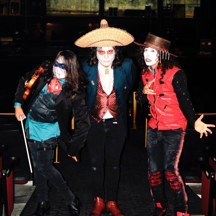 La banda mexicana de darkwave La Bande-Son Imaginaire se presentará en el Teatro Metropólitan el 5 de septiembre. Conoce los detalles de su nuevo sencillo Disco y lo que preparan para este histórico concierto.