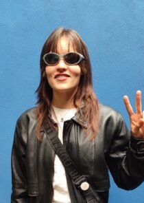 La cantante Kirnbauer presenta su nuevo EP “Siempre estuve aquí”, una propuesta indie que combina lo acústico y lo electrónico con total naturalidad.