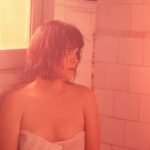 La cantautora chilena regresa con La primera luz, un disco acústico y profundamente humano grabado en México junto a Adán Jodorowsky