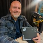 La banda mexicana Psicodencia, referente del punk y hardcore de los 90, reedita su EP “Kawi” y revive su paso por el Tutti Frutti, Rocotitlán y el circuito underground. Conoce la historia del Güero y su regreso a plataformas digitales.