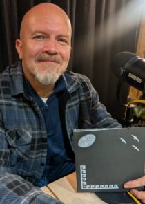 La banda mexicana Psicodencia, referente del punk y hardcore de los 90, reedita su EP “Kawi” y revive su paso por el Tutti Frutti, Rocotitlán y el circuito underground. Conoce la historia del Güero y su regreso a plataformas digitales.