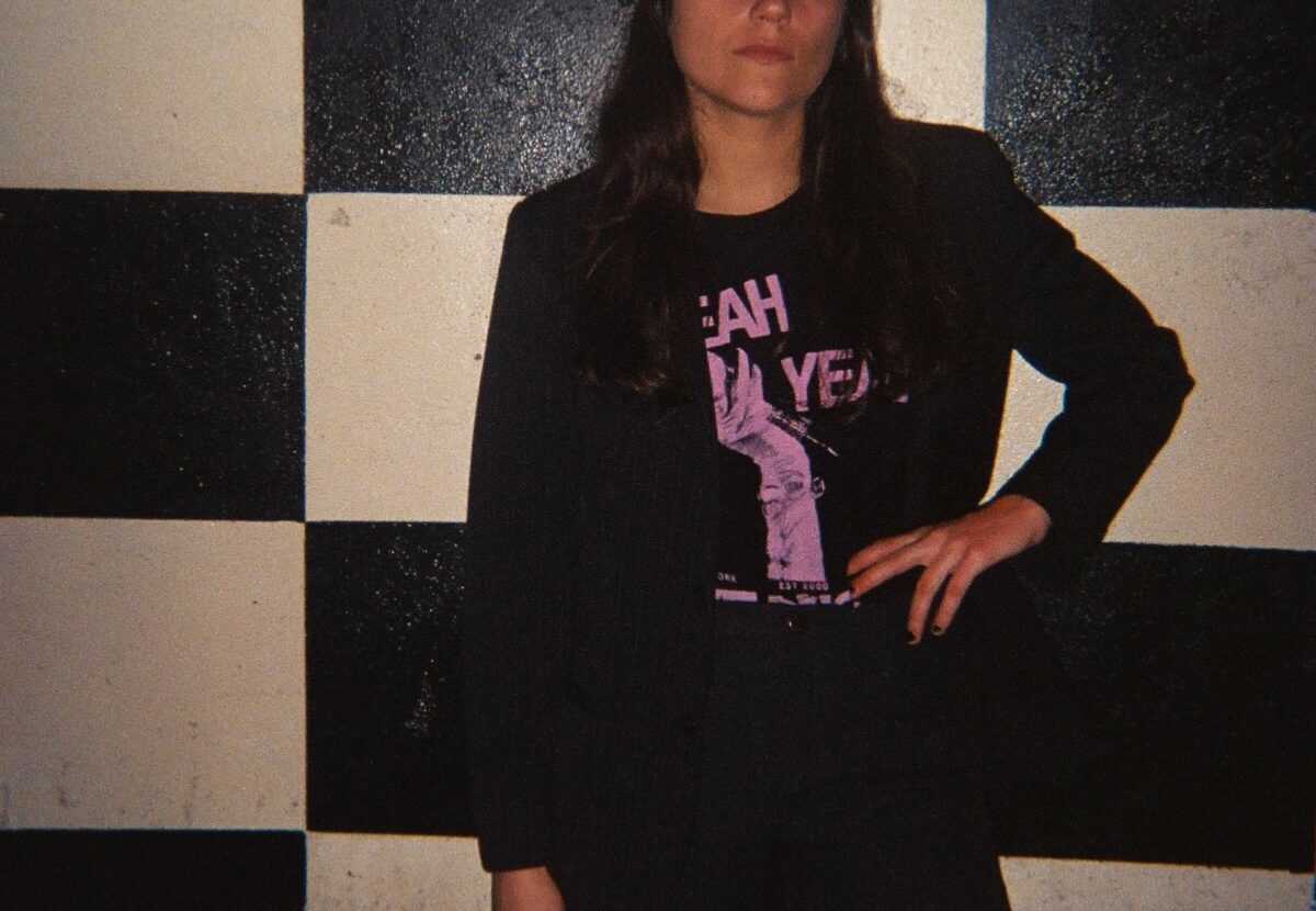 Erin Memento habla de su evolución musical, su colaboración con Barbie Recanati, su guitarra Fender inspirada en Kurt Cobain y su presentación en el Vive Latino 2025. Conoce los detalles de su nuevo disco y su cierre de etapa con Carretera Fantasma.