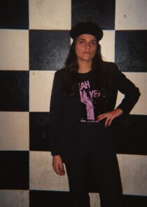 Erin Memento habla de su evolución musical, su colaboración con Barbie Recanati, su guitarra Fender inspirada en Kurt Cobain y su presentación en el Vive Latino 2025. Conoce los detalles de su nuevo disco y su cierre de etapa con Carretera Fantasma.