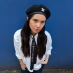 La cantante chilena Javiera Mena reflexiona sobre su nuevo disco Inmersión, la influencia de la migración en su música y su proceso creativo junto a Luigi de Cupido, en una conversación sobre emociones, canciones y evolución artística.