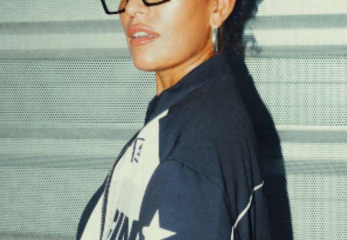 Ana Tijoux lanza el EP “97” junto a DJ Dacel, un proyecto marcado por la nostalgia, la amistad y la libertad creativa. La artista chilena habla sobre su proceso, salud mental y su conexión con México.