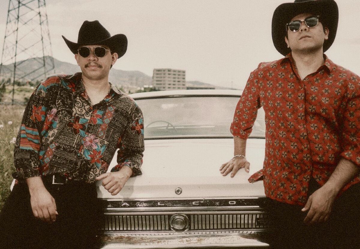 Originarios de Ciudad Obregón, Los Castelo hablan sobre su proceso creativo a distancia, sus influencias —de Juan Rulfo a The Beatles— y el origen de su estilo “rock sierreño”.