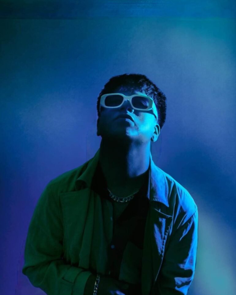 Danny Padilla habla sobre Éxitos Ajenos Vol. 2, su proyecto donde convierte canciones icónicas del rock en versiones de regional mexicano y prepara su debut con temas originales.