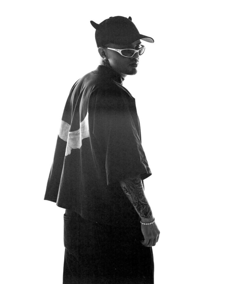 El artista urbano Easykid presenta “Si peleamos”, su colaboración con Kali Uchis, y explica cómo construye su música, su proceso creativo y los planes para expandir su carrera internacional en 2026.