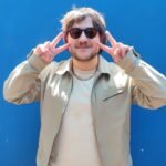 Manu Beker presenta “Whisky”, primer sencillo de Canciones para lastimarte el cuello. Habla de autoproducción, inseguridad creativa, CDMX y cómo llevará su nuevo disco al escenario.