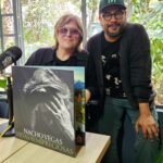 El cantautor español Nacho Vegas habla sobre su nuevo disco Vidas semipreciosas, el uso del asturiano en sus canciones, la dimensión política de la música y su regreso a México para el Vive Latino.