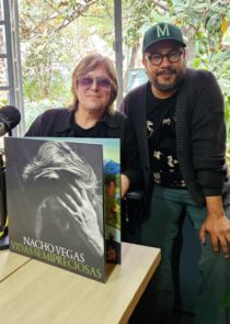 El cantautor español Nacho Vegas habla sobre su nuevo disco Vidas semipreciosas, el uso del asturiano en sus canciones, la dimensión política de la música y su regreso a México para el Vive Latino.