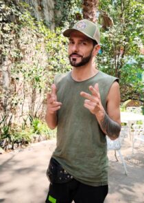 La banda colombiana Nadie celebra tres décadas de historia con una gira especial, la reedición en vinilo de Carne Trémula y el anuncio de su nuevo disco Veneno, un proyecto que mezcla punk, metal y rock.