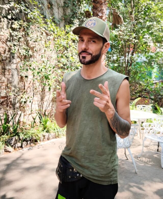 La banda colombiana Nadie celebra tres décadas de historia con una gira especial, la reedición en vinilo de Carne Trémula y el anuncio de su nuevo disco Veneno, un proyecto que mezcla punk, metal y rock.