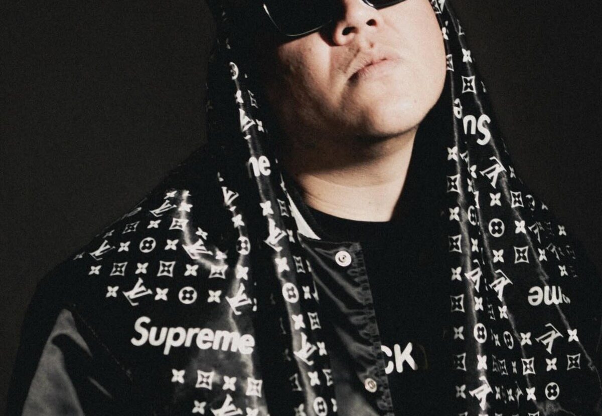 El rapero mexicano Sipo One celebra el lanzamiento de su álbum La Pluma de la Calle con un concierto especial el 21 de marzo en el Salón Villa Flamingos de la CDMX, acompañado de invitados y una producción pensada como espectáculo.