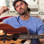 MAUMAUMAU habla sobre su identidad entre México y EE.UU., su proceso creativo, Berklee y su nuevo EP “Macho Macho”, un proyecto que mezcla géneros, idiomas y narrativa audiovisual.