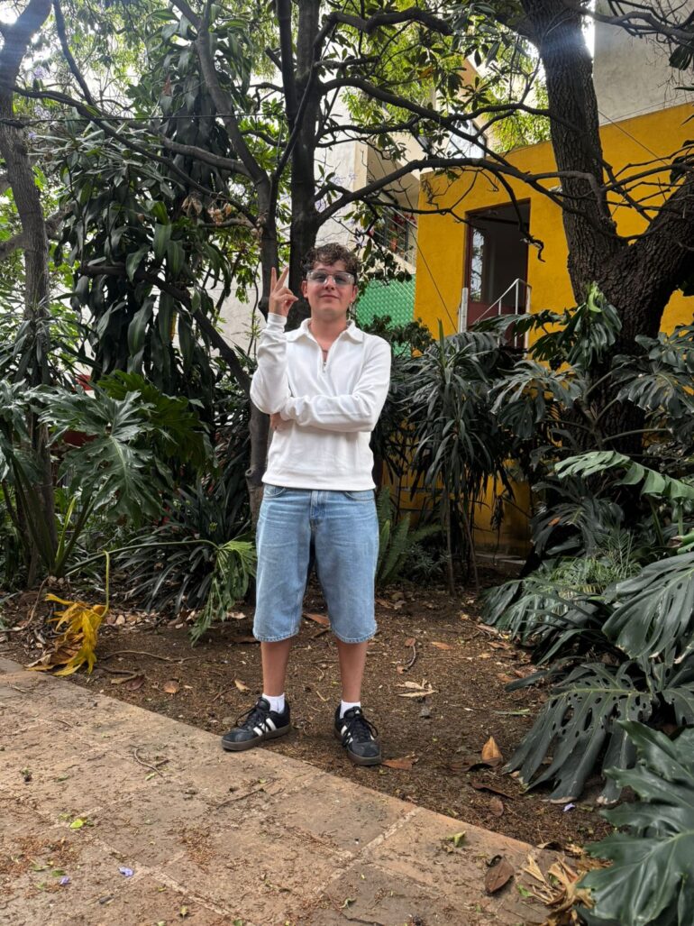 El artista emergente Rafa Parra comparte cómo nació “No te conviene” junto a Free Kids, su evolución musical y la disciplina detrás de su proyecto.