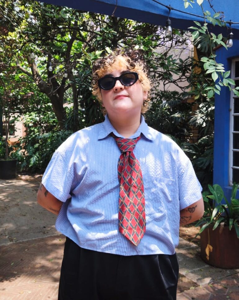 Arroba Nat nos cuenta los secretos detrás de su nuevo disco "Mirar Adentro". Una charla sobre vulnerabilidad, terapia, el síndrome del impostor y sanar a través de la música