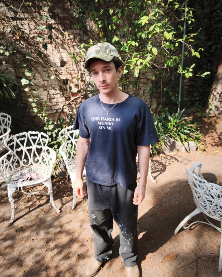 Félix Vestre habla de su EP Yoru, su show en el Foro Indie Rocks y cómo mezcla electrónica, emoción y narrativa en la nueva escena musical latinoamericana.