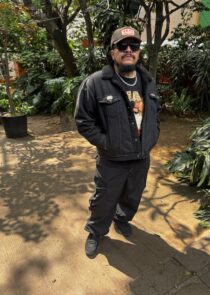 Muelas de Gallo rompe el silencio sobre el fin de Banda Bastón, los secretos de su disco 'Minisuper el Rey Deluxe' y su filosofía sobre el rap de raíz.