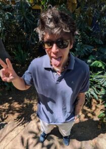 escubre la historia de Miki, el artista que fusiona el rock con la cultura otaku. Hablamos sobre su tour gratuito por las Friky Plazas de México, su pasión por Green Day y cómo el "ser friki" lo llevó a firmar con Universal Music.