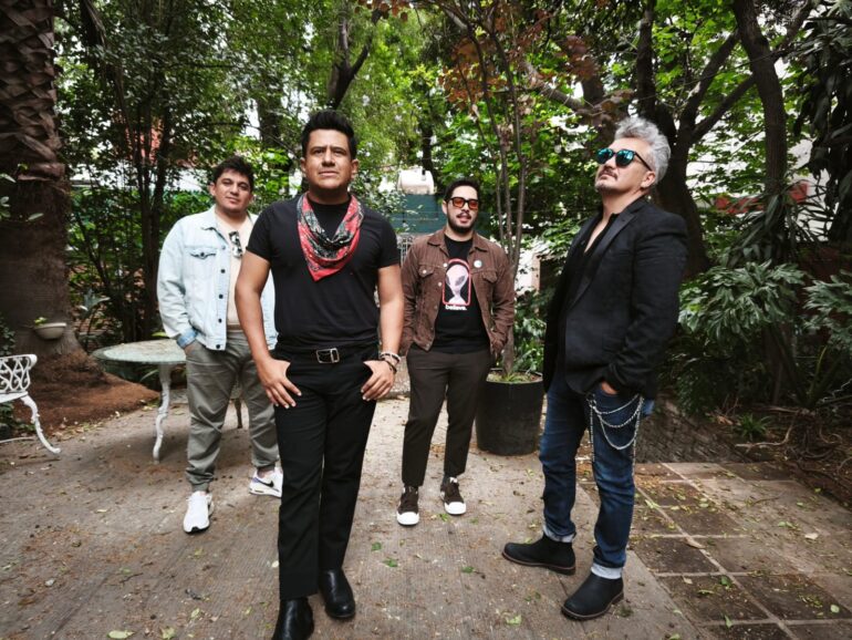 Descubre la evolución de Rock and Lovers tras el lanzamiento de su segundo volumen de 'El Sistema Perfecto'. Una charla íntima sobre producción, giras y la importancia de la amistad en la escena indie.