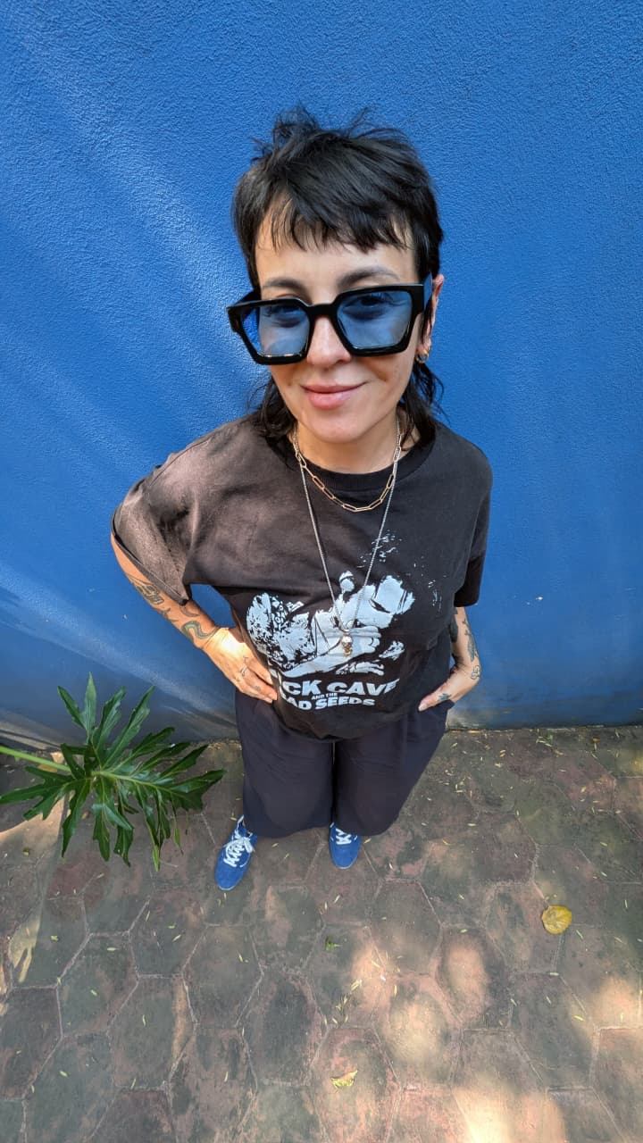 Conversamos con Jani Dueñas sobre su proyecto musical "Sombra", cómo la pandemia detonó su faceta como productora y su evolución artística tras 31 Minutos.