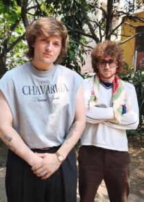 Rafa y Pablo de Dacotta nos revelan los secretos detrás de su EP "Corazón María", su transición del inglés al español y cómo las giras en México con Camilo VII definieron su nuevo rumbo sonoro.