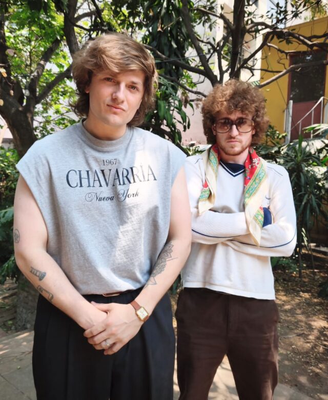 Rafa y Pablo de Dacotta nos revelan los secretos detrás de su EP "Corazón María", su transición del inglés al español y cómo las giras en México con Camilo VII definieron su nuevo rumbo sonoro.