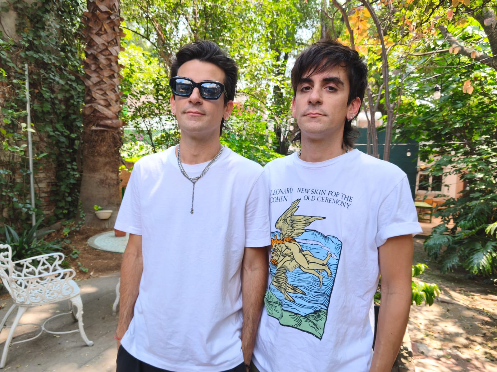 Descubre los secretos detrás de "Perdón", el nuevo sencillo de la banda Inmigrantes junto a Jay de la Cueva. Entrevista exclusiva sobre su grabación en cinta en Sonic Ranch y su evolución musical en 2026.