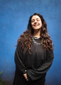 Descubre a Serena, la artista catalana que fusiona flamenco, jazz y trap. En esta entrevista exclusiva, nos habla de su paso por México, su proceso creativo y el poder de la música sin etiquetas.