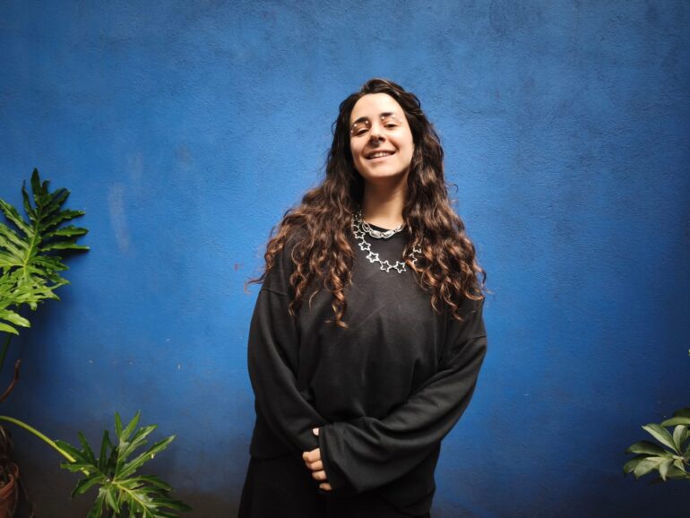 Descubre a Serena, la artista catalana que fusiona flamenco, jazz y trap. En esta entrevista exclusiva, nos habla de su paso por México, su proceso creativo y el poder de la música sin etiquetas.