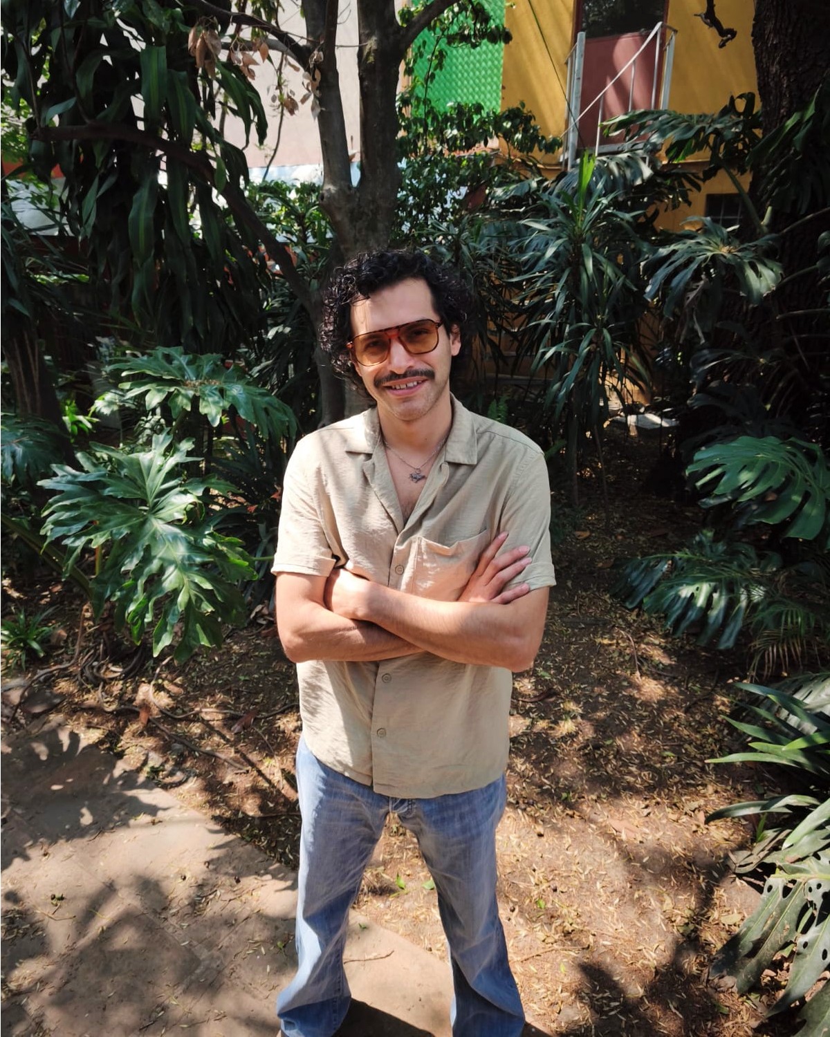 Platicamos con Mau Soles sobre 'Florece', el nuevo álbum de Mil Soles. Descubre su filosofía del pop alternativo, sus colaboraciones y próximas fechas en CDMX.