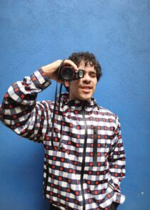 Entrevista con Víctor Internet: Identidad, Spanglish y 'Glitter Pop'