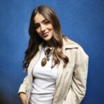 Descubre la entrevista exclusiva con Adri Torrón en BullterrierFM. La cantautora dominicana revela los secretos de «Pasaporte», su álbum Redstar y cómo vive la dualidad artística entre la timidez y el escenario.