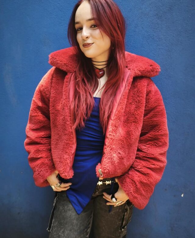 Karina Vélez: Entrevista, nuevo sencillo De tu mano y su evolución en el pop alternativo